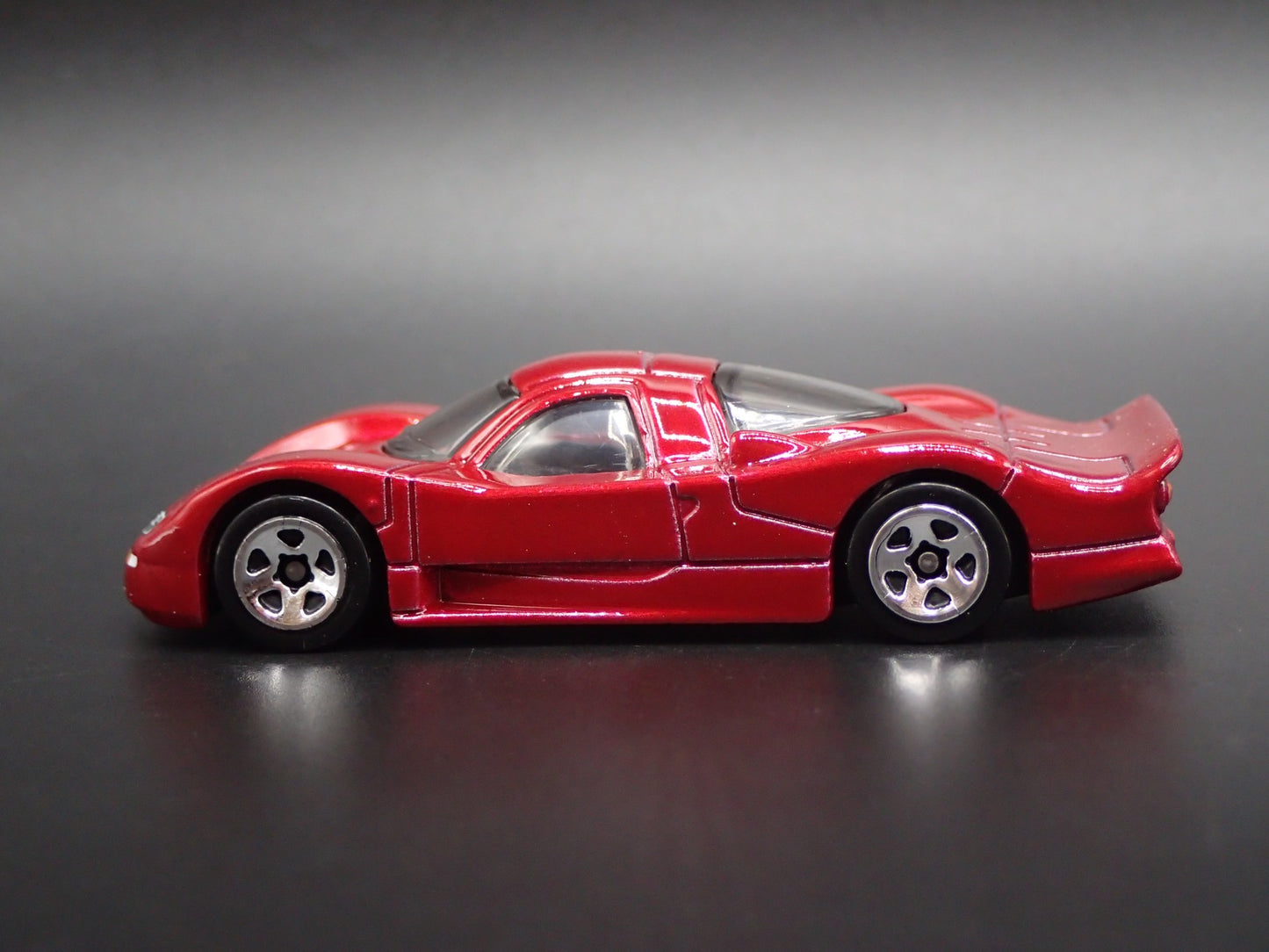 1997 NISSAN R390 GT1 RACE CAR 1:64 SCALE COLLECTIBLE DIORAMA DIECAST MODEL CAR