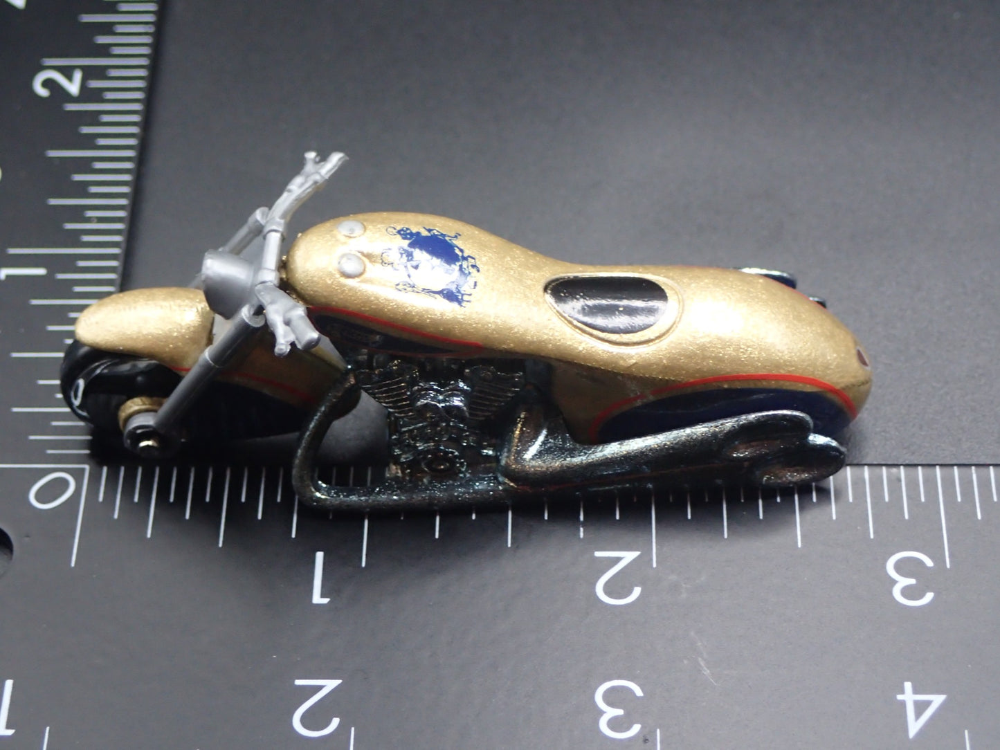 BLAST LANE MOTORCYCLE HOT WHEELS GOLD 1:64 HW SCALE DIORAMA DIECAST MODEL CAR