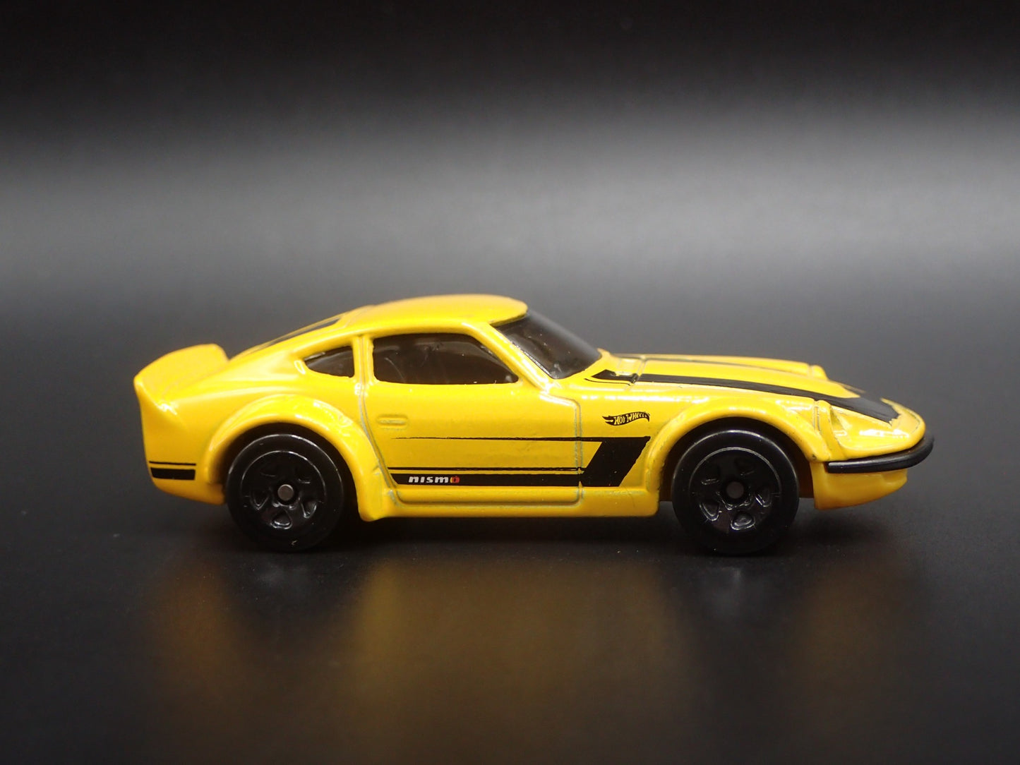 1970-1973 NISSAN FAIRLADY Z 240Z NISMO JDM 1/64 SCALE DIORAMA DIECAST MODEL CAR