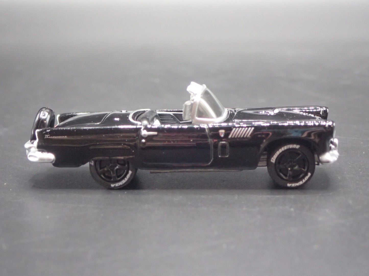 1956 56 FORD THUNDERBIRD TBIRD CONVERTIBLE 1:64 SCALE DIORAMA DIECAST MODEL CAR