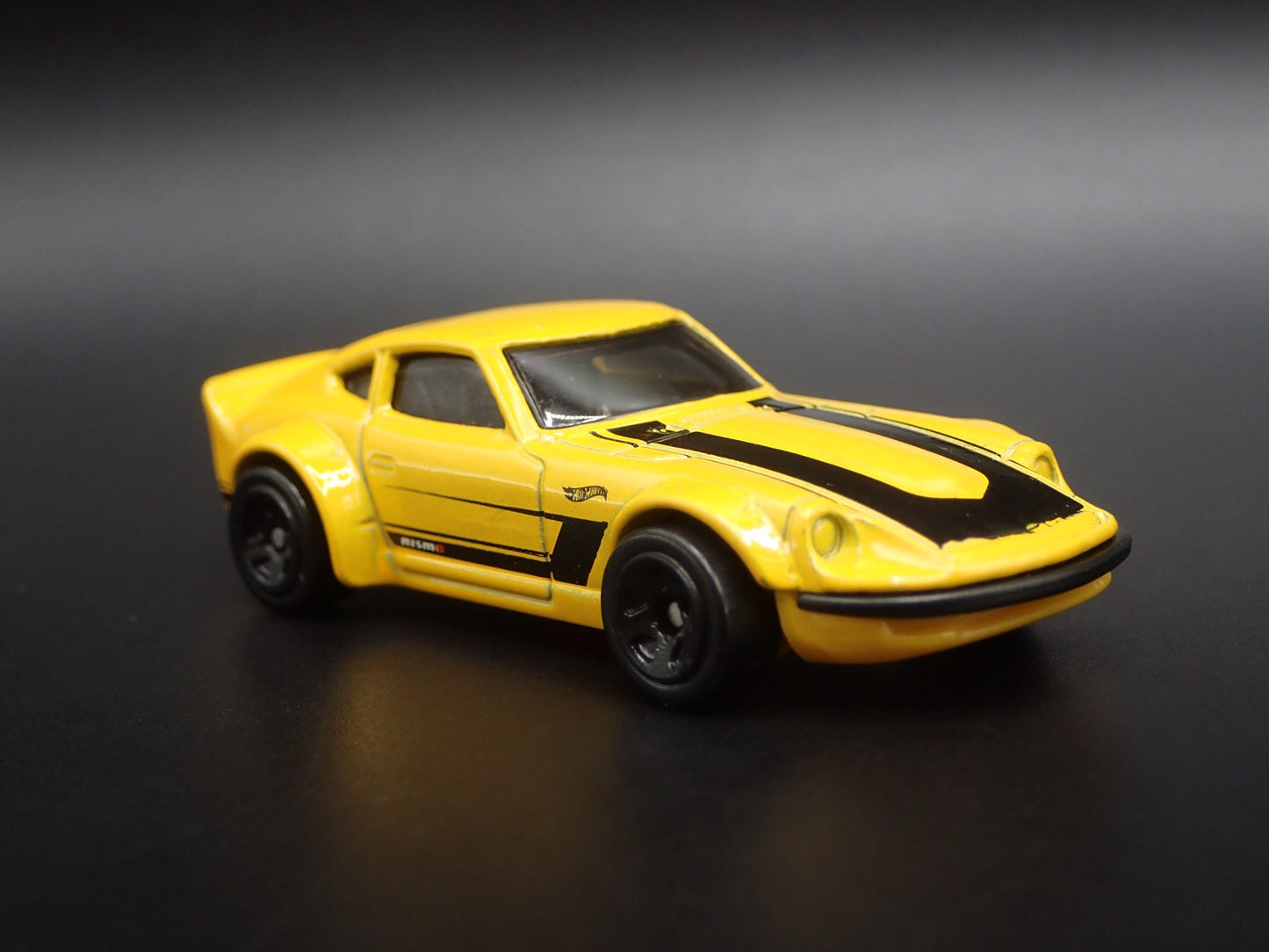 1970-1973 NISSAN FAIRLADY Z 240Z NISMO JDM 1/64 SCALE DIORAMA DIECAST MODEL CAR