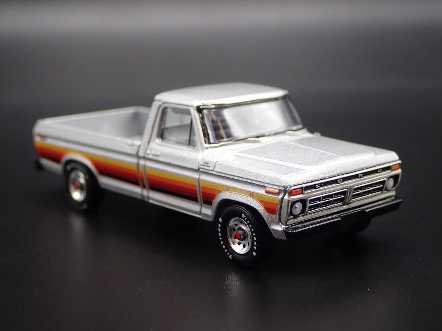 1977 77 FORD F150 LONG BED PICKUP TRUCK 1/64 SCALE DIORAMA DIECAST MODEL CAR