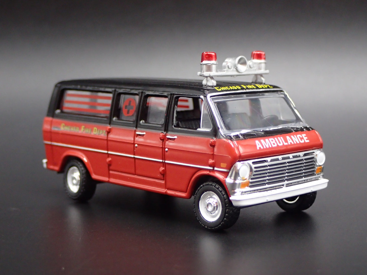 1969 FORD CLUB WAGON VAN AMBULANCE CHICAGO FIRE DEP 1:64 SCALE DIECAST MODEL CAR