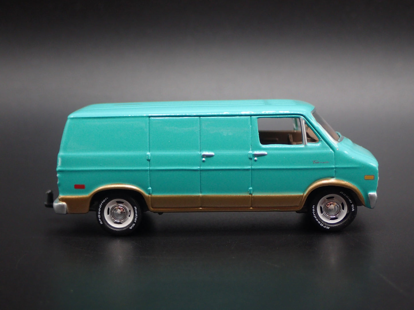 1976 76 DODGE TRADESMAN VAN WITH HITCH 1/64 SCALE COLLECTIBLE DIECAST MODEL CAR