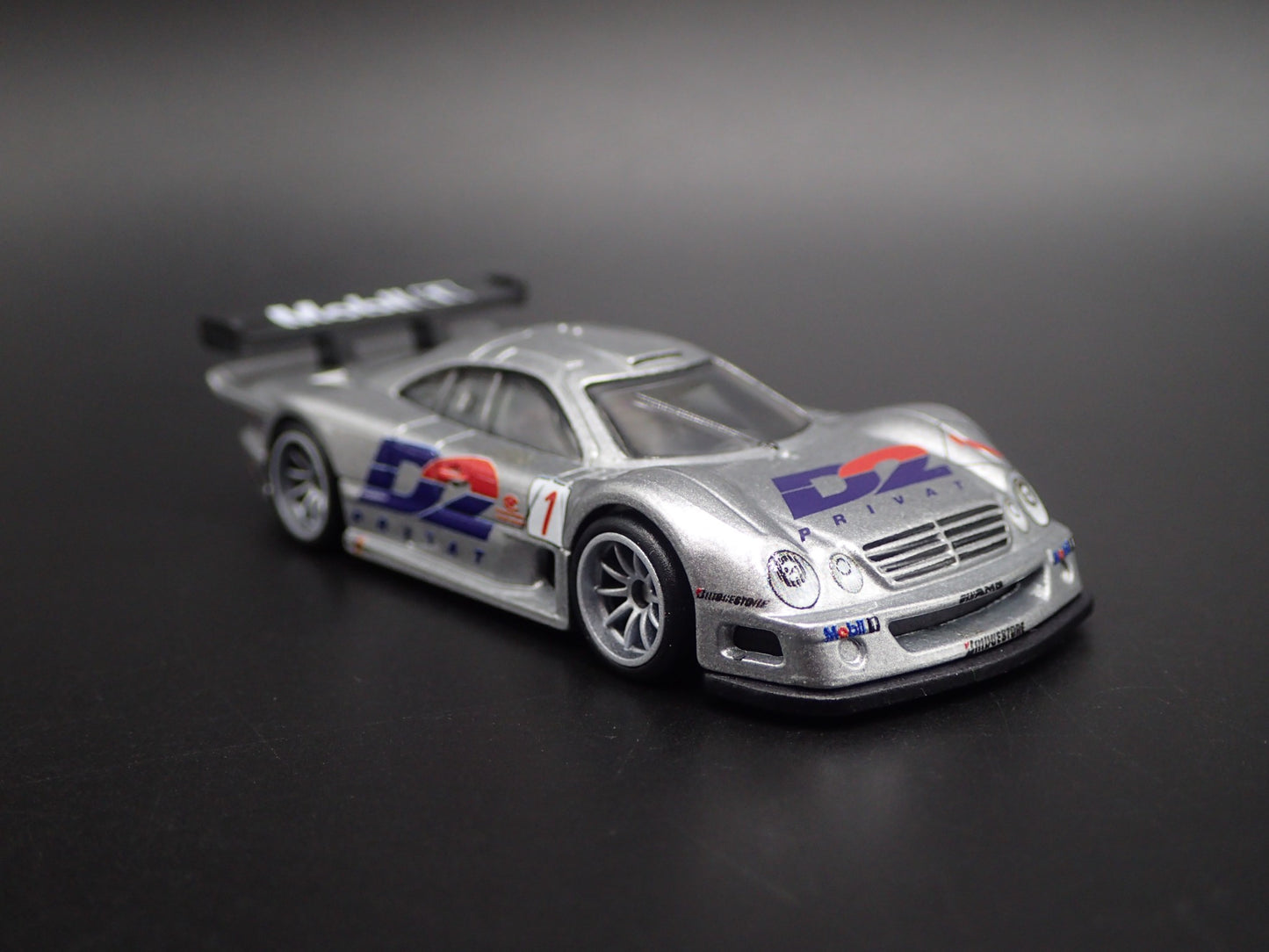 MERCEDES-BENZ CLK-GTR RACE CAR 1:64 SCALE COLLECTIBLE DIORAMA DIECAST MODEL CAR