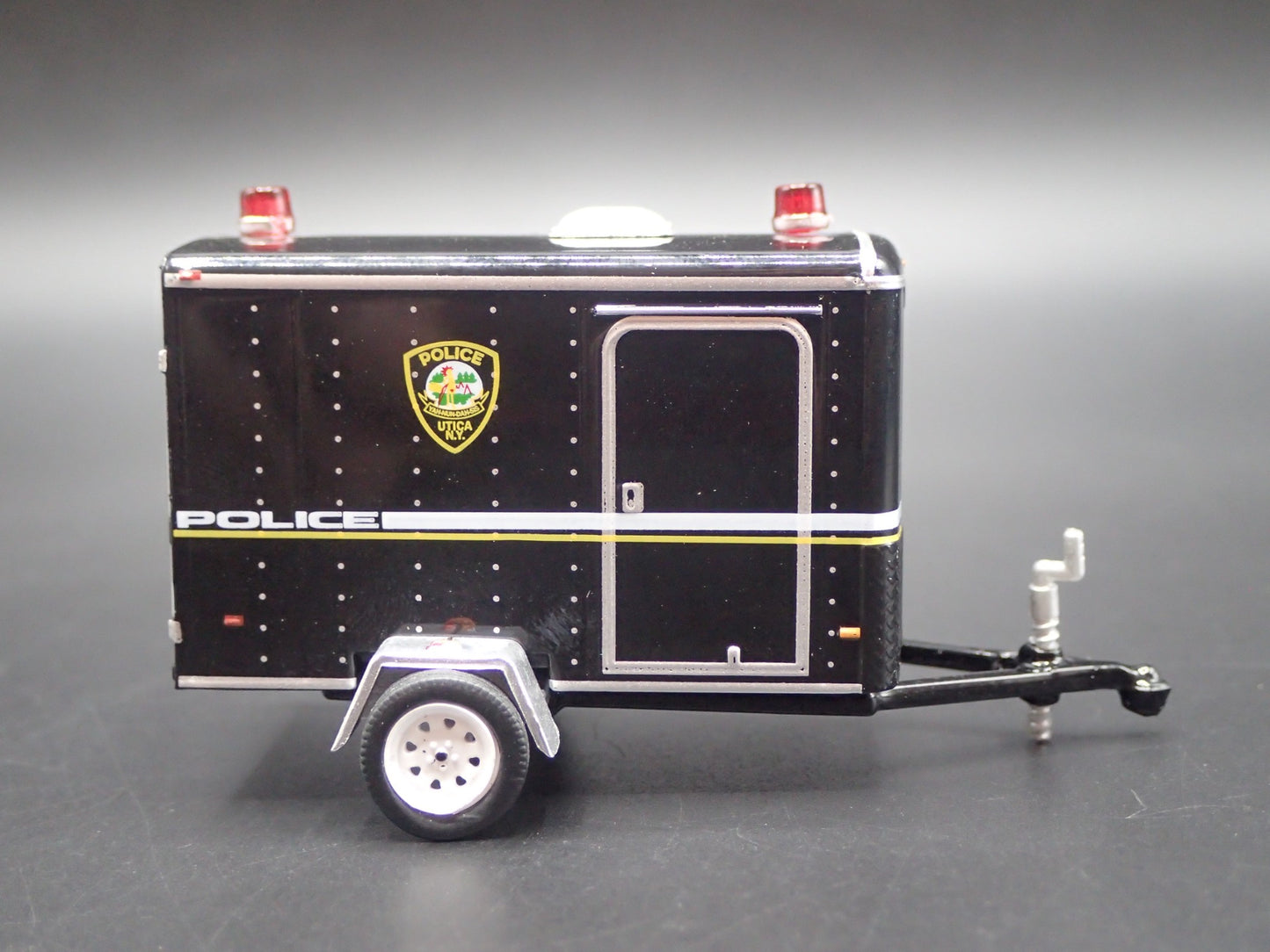 UTICA, NEW YORK POLICE DEPT SMALL CARGO TRAILER 1:64 SCALE DIORAMA MODEL CAR