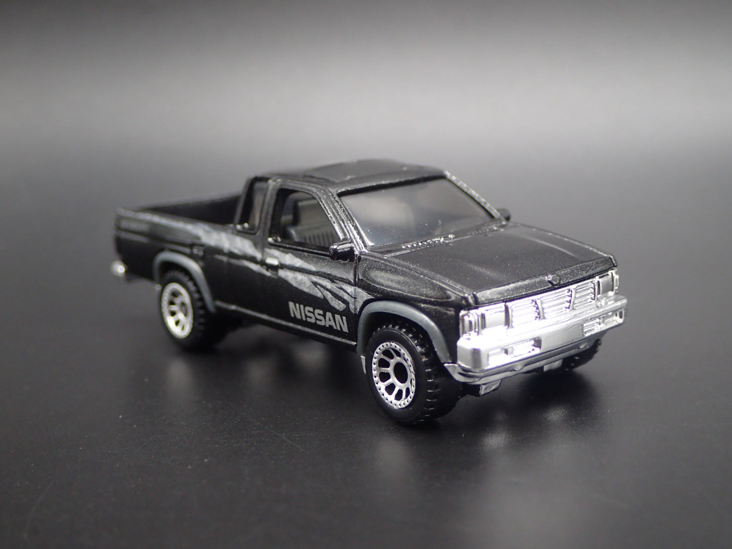 1995 95 NISSAN HARDBODY PICKUP TRUCK D21 W HITCH 1:64 SCALE DIECAST MODEL CAR