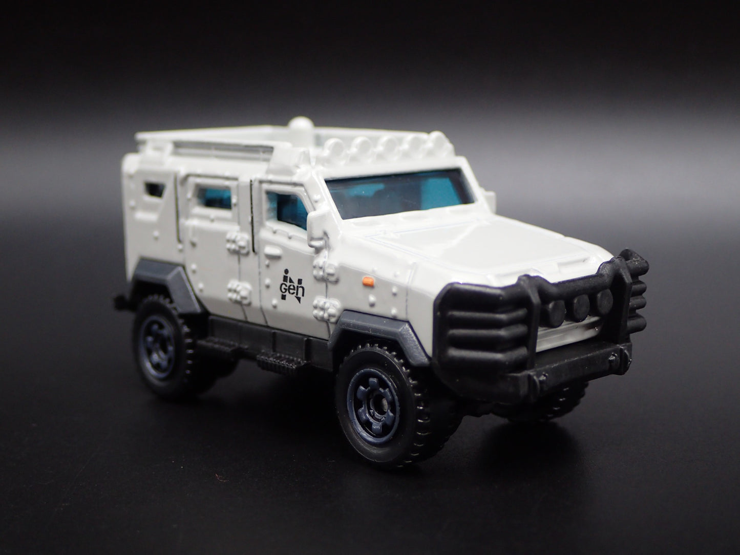 2010 10 TEXTRON TIGER INGEN ARMORED JURASSIC WORLD 1:64 SCALE DIECAST MODEL CAR