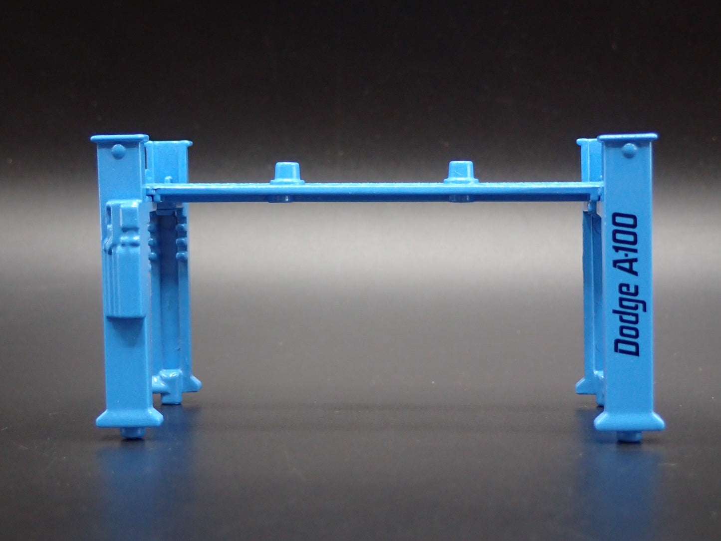 DODGE A100 1:64 SCALE AUTO SHOP MECHANIC GARAGE 4 POST CAR LIFT DIECAST MODEL