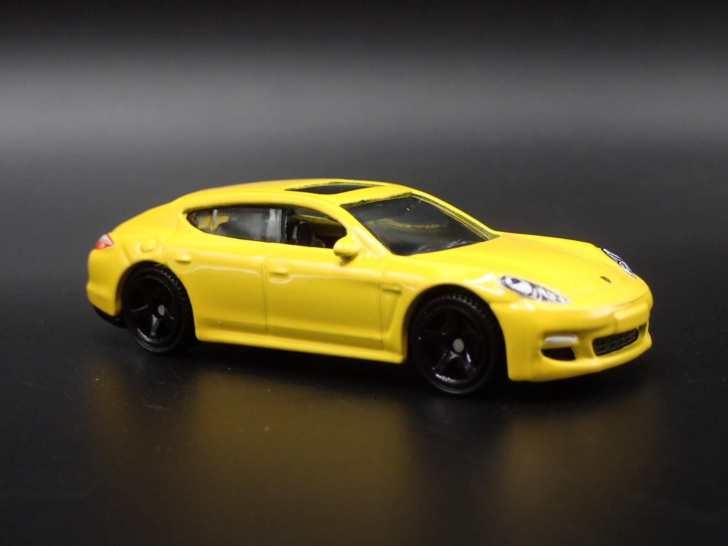 2009-2016 PORSCHE PANAMERA RARE 1:64 SCALE COLLECTIBLE DIORAMA DIECAST MODEL CAR