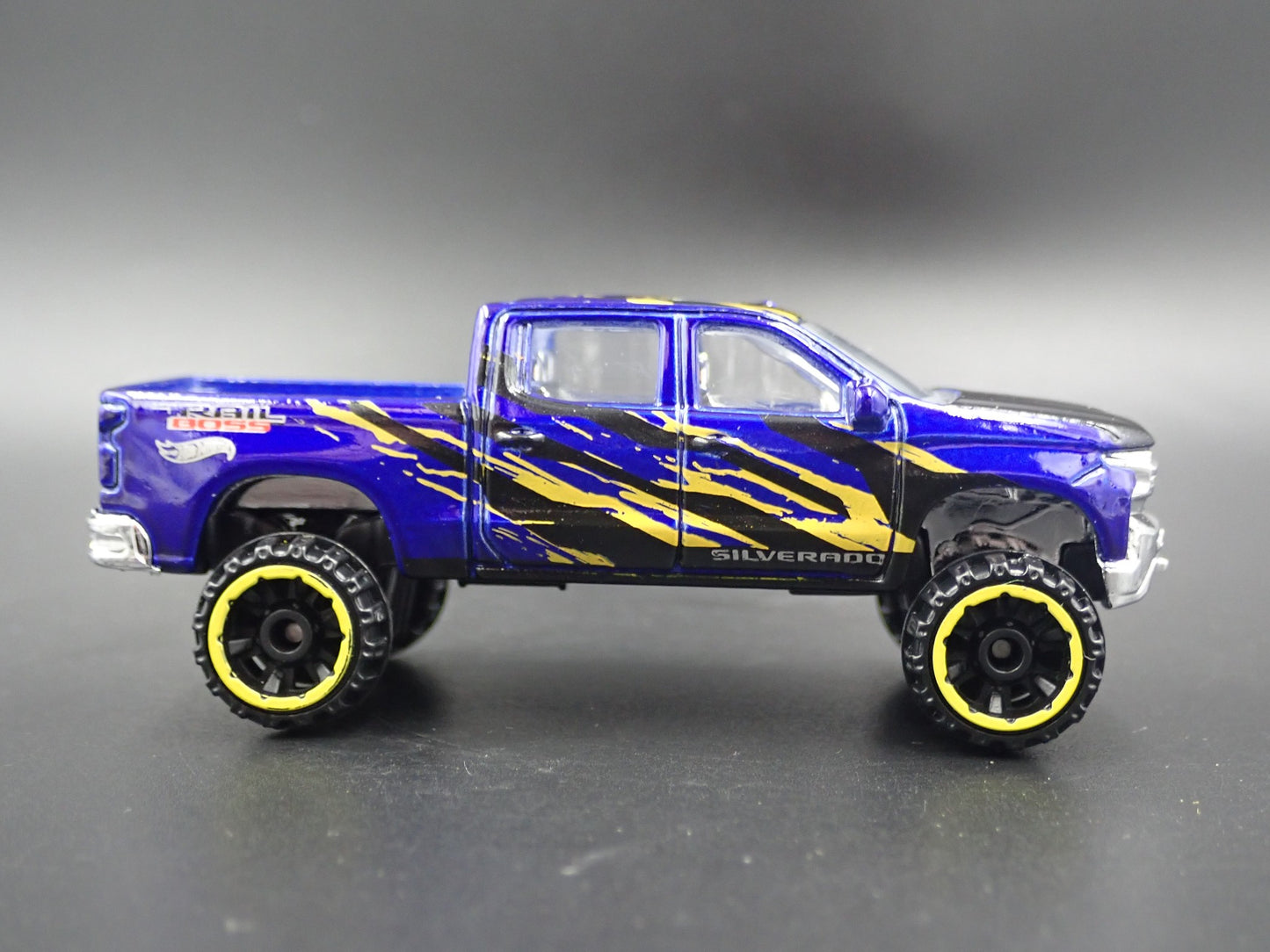 2019 19 CHEVY CHEVROLET SILVERADO Z71 TRAIL BOSS 1:64 SCALE DIECAST MODEL CAR