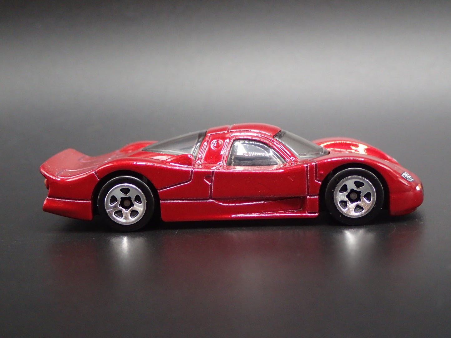 1997 NISSAN R390 GT1 RACE CAR 1:64 SCALE COLLECTIBLE DIORAMA DIECAST MODEL CAR