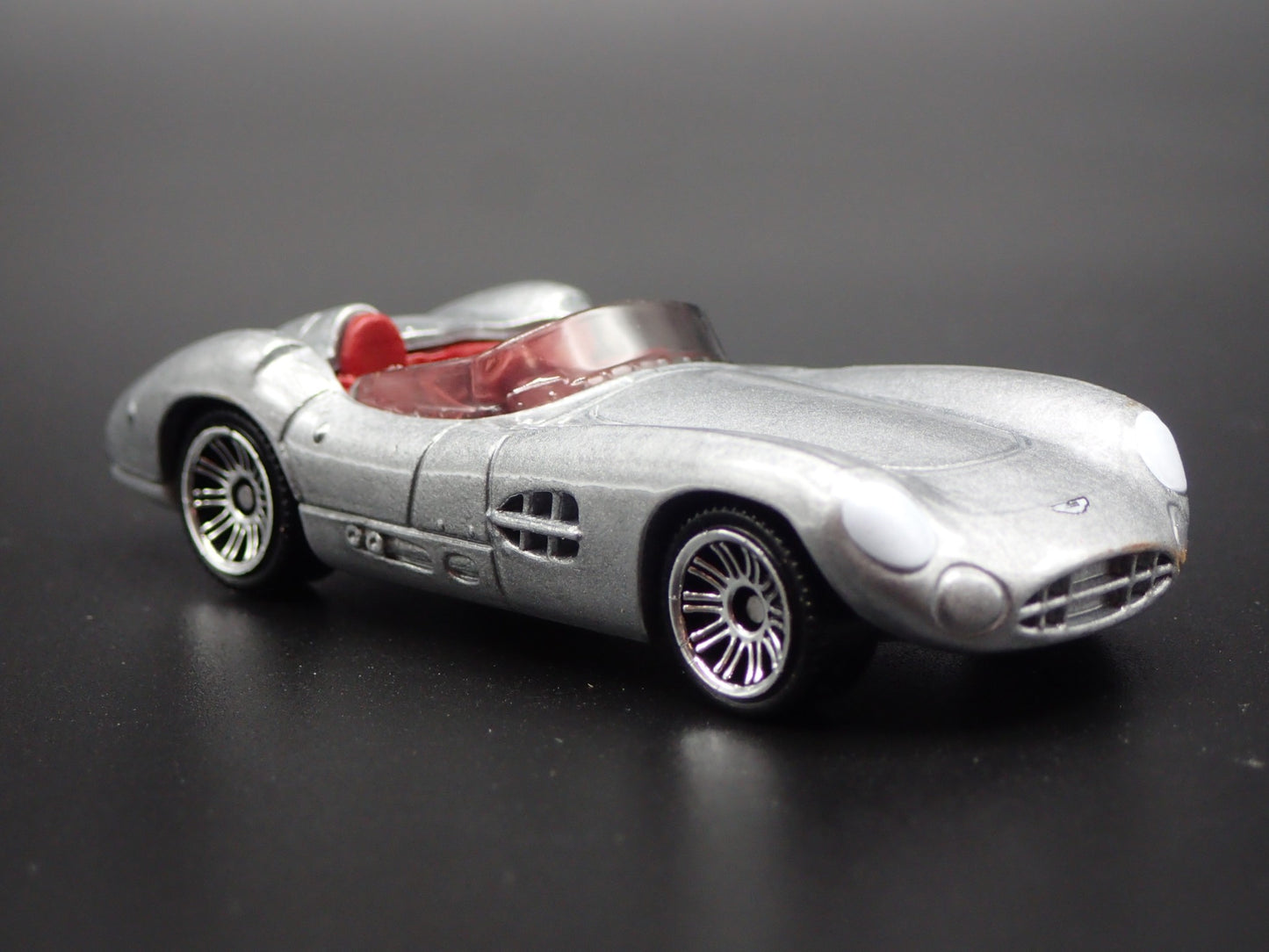 1956 56 ASTON MARTIN DBR1 CONVERTIBLE RARE 1/64 SCALE DIORAMA DIECAST MODEL CAR