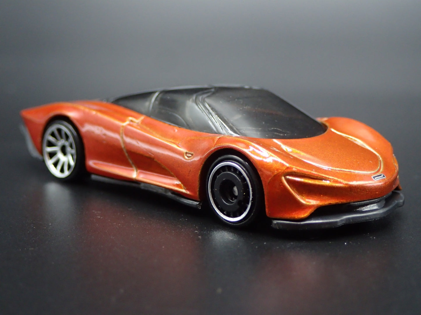 2020 20 MCLAREN SPEEDTAIL SUPER CAR ORANGE 1:64 SCALE DIORAMA DIECAST MODEL CAR