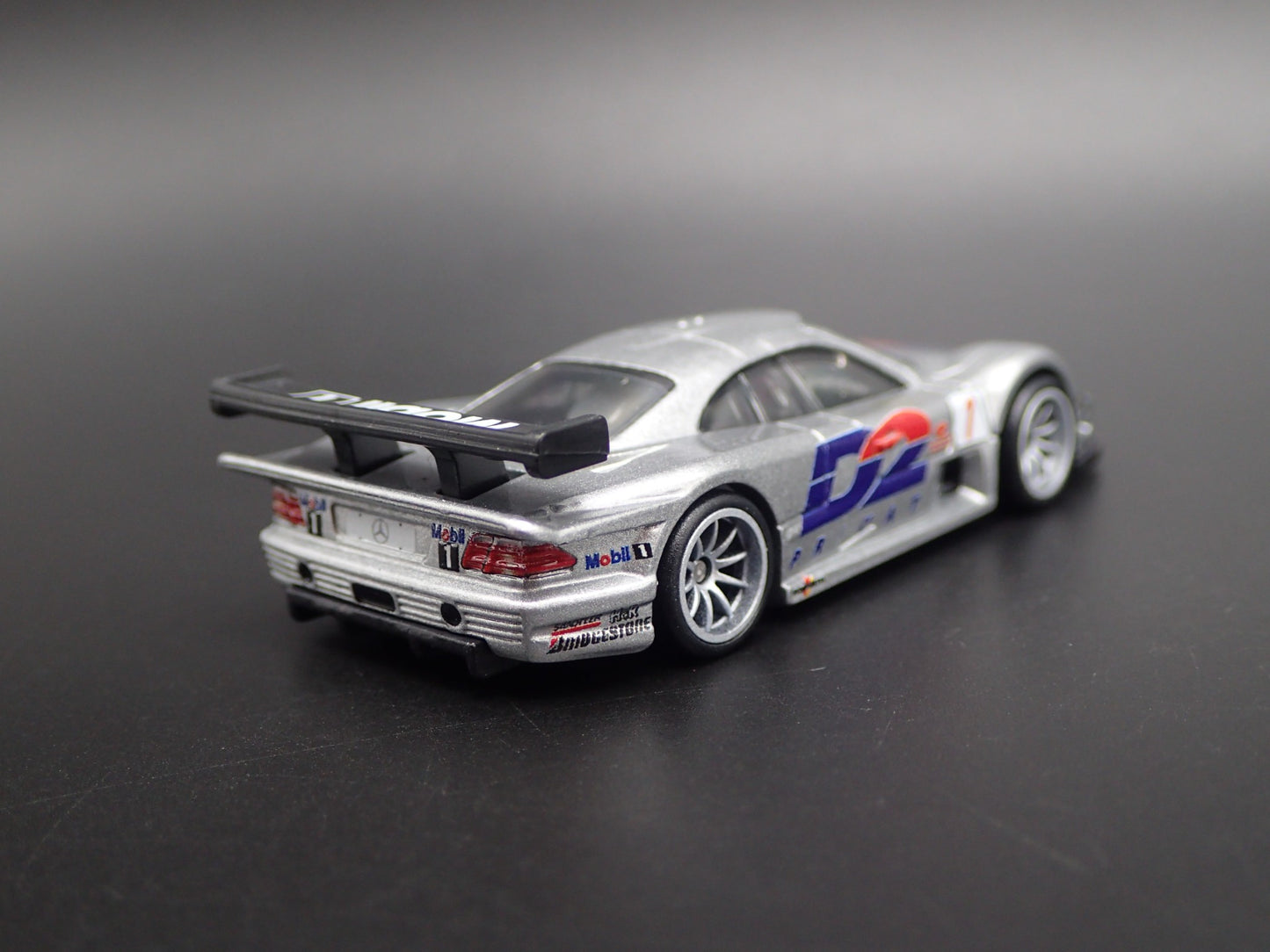 MERCEDES-BENZ CLK-GTR RACE CAR 1:64 SCALE COLLECTIBLE DIORAMA DIECAST MODEL CAR