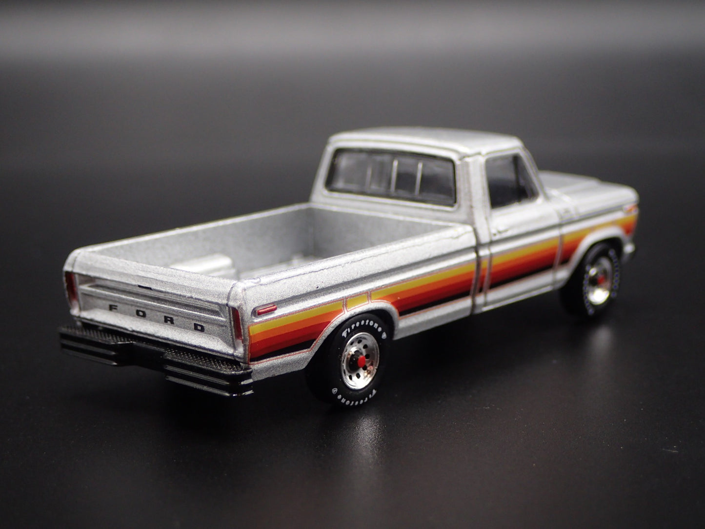 1977 77 FORD F150 LONG BED PICKUP TRUCK 1/64 SCALE DIORAMA DIECAST MODEL CAR