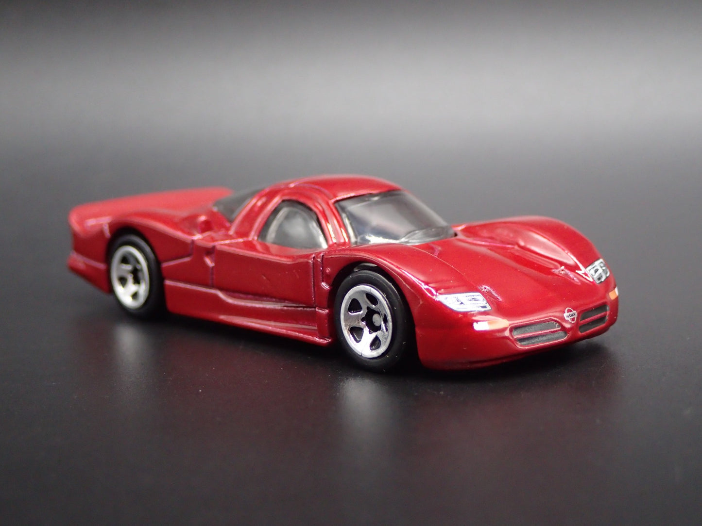 1997 NISSAN R390 GT1 RACE CAR 1:64 SCALE COLLECTIBLE DIORAMA DIECAST MODEL CAR