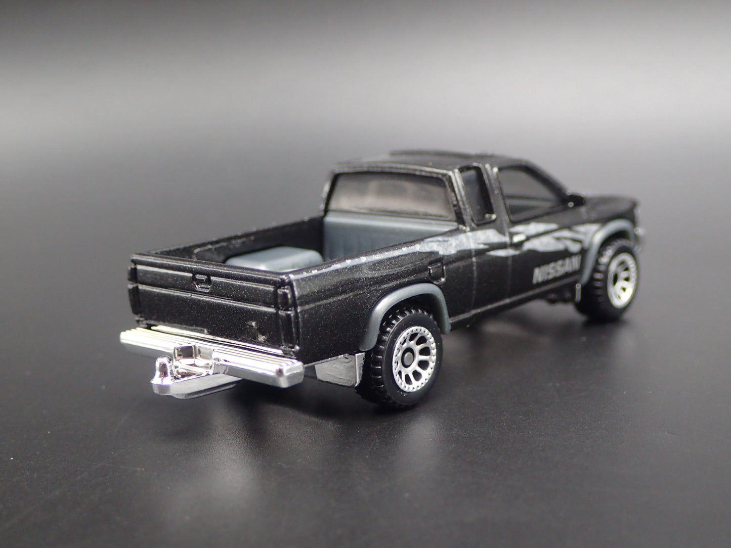 1995 95 NISSAN HARDBODY PICKUP TRUCK D21 W HITCH 1:64 SCALE DIECAST MODEL CAR