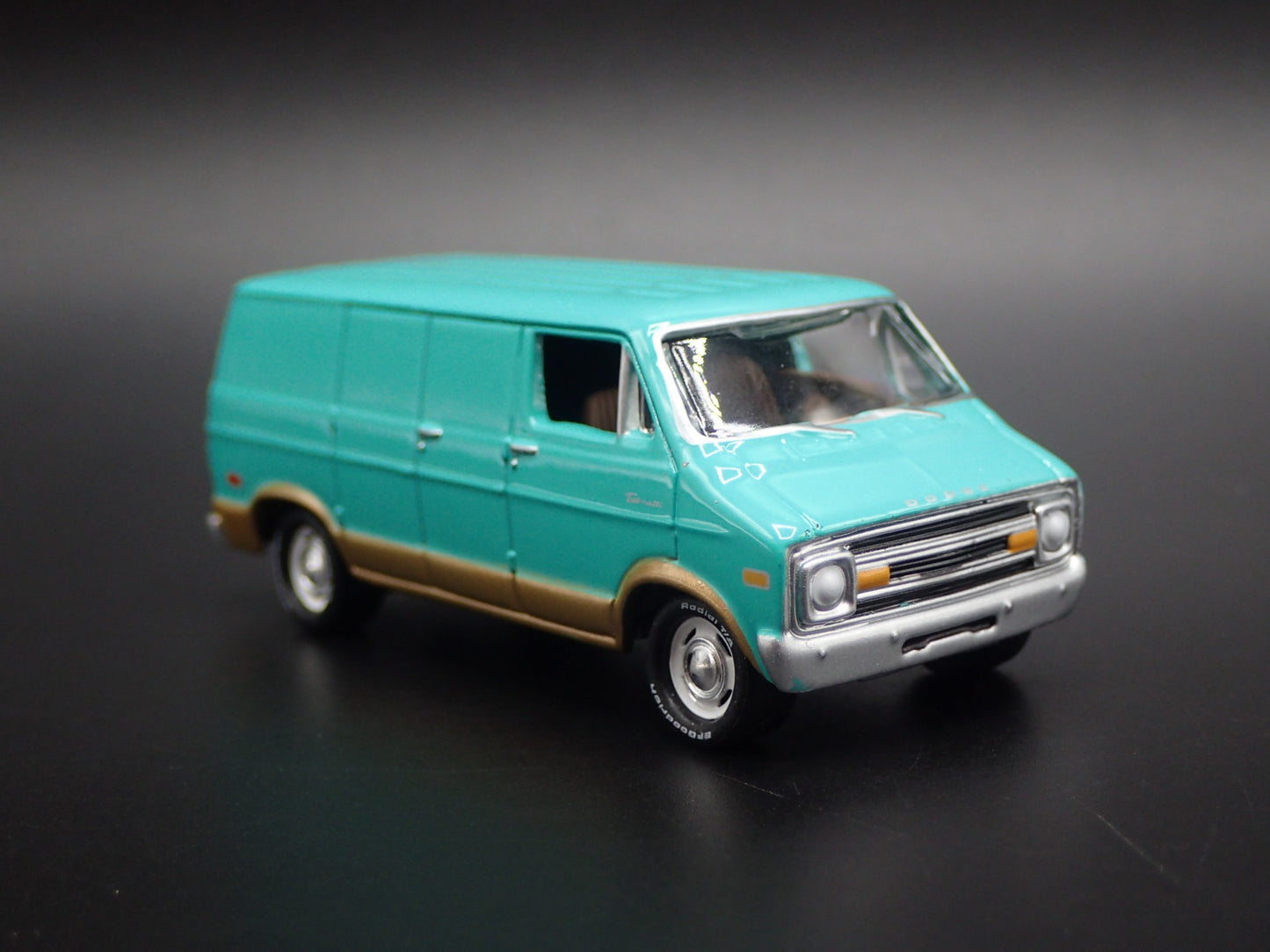1976 76 DODGE TRADESMAN VAN WITH HITCH 1/64 SCALE COLLECTIBLE DIECAST MODEL CAR