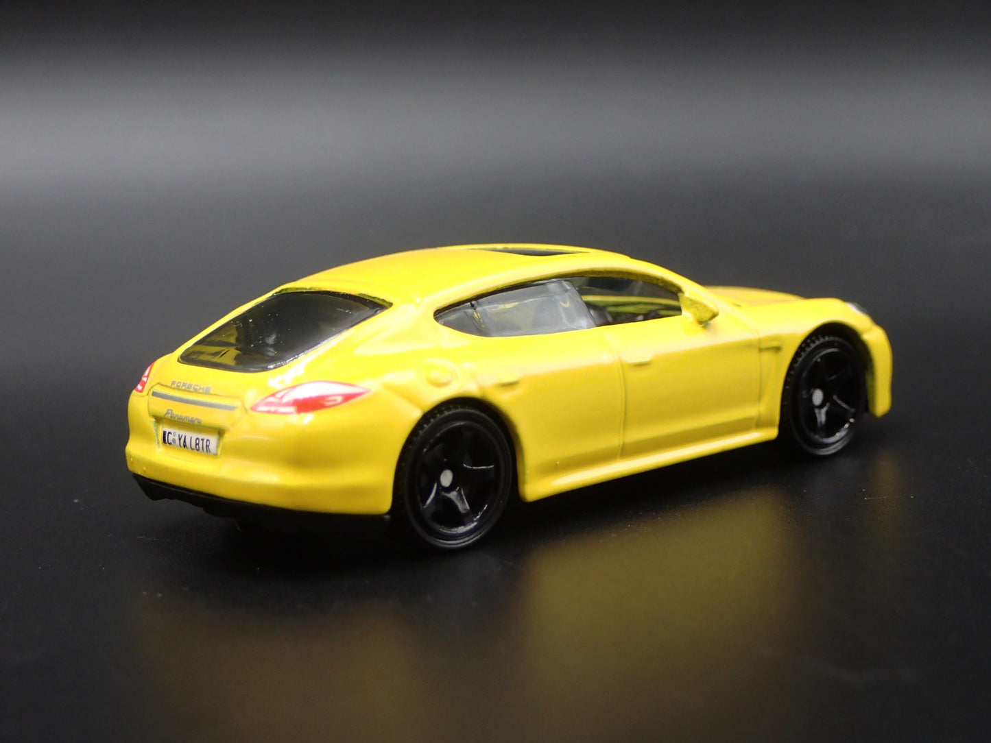 2009-2016 PORSCHE PANAMERA RARE 1:64 SCALE COLLECTIBLE DIORAMA DIECAST MODEL CAR