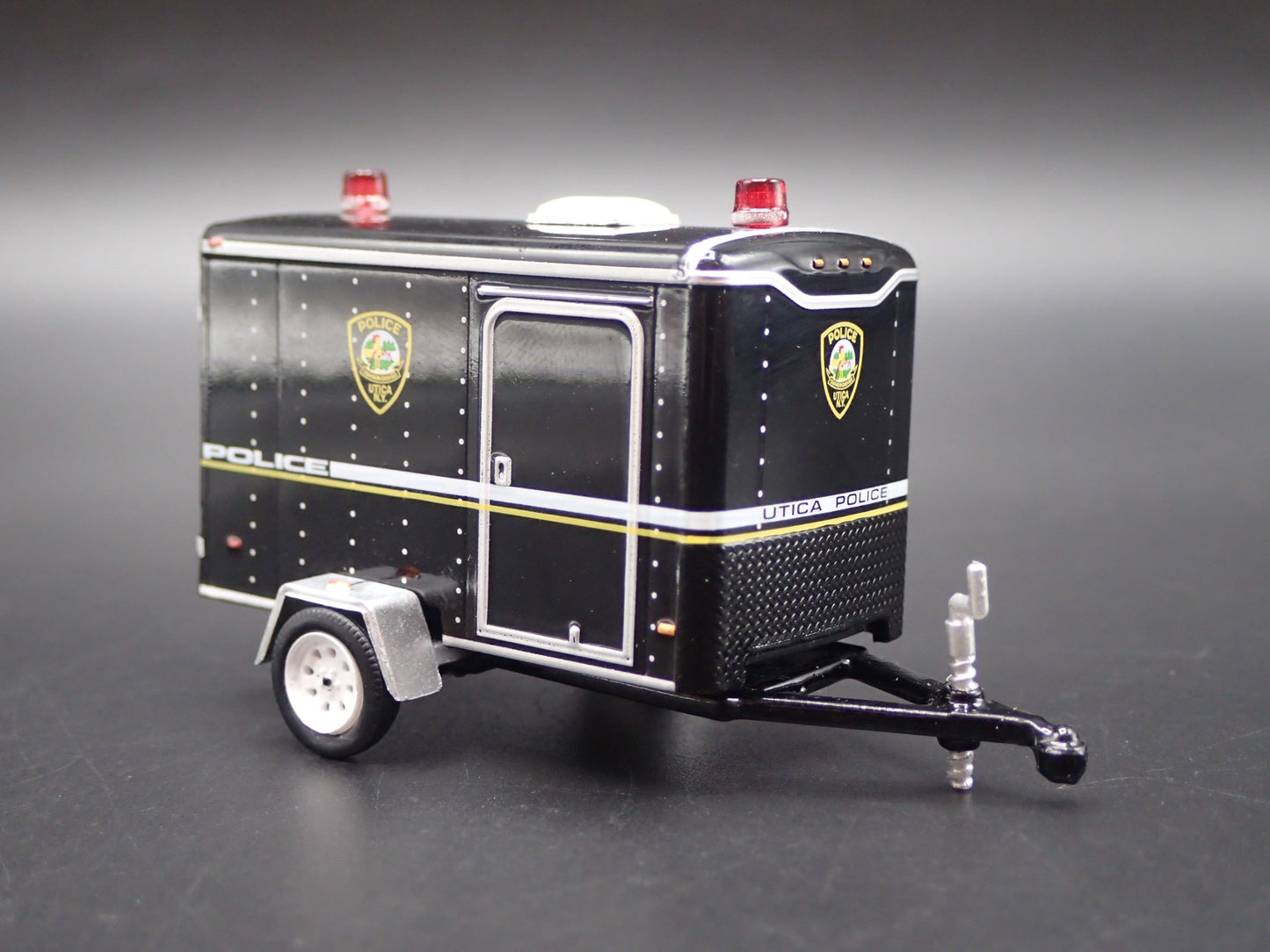 UTICA, NEW YORK POLICE DEPT SMALL CARGO TRAILER 1:64 SCALE DIORAMA MODEL CAR