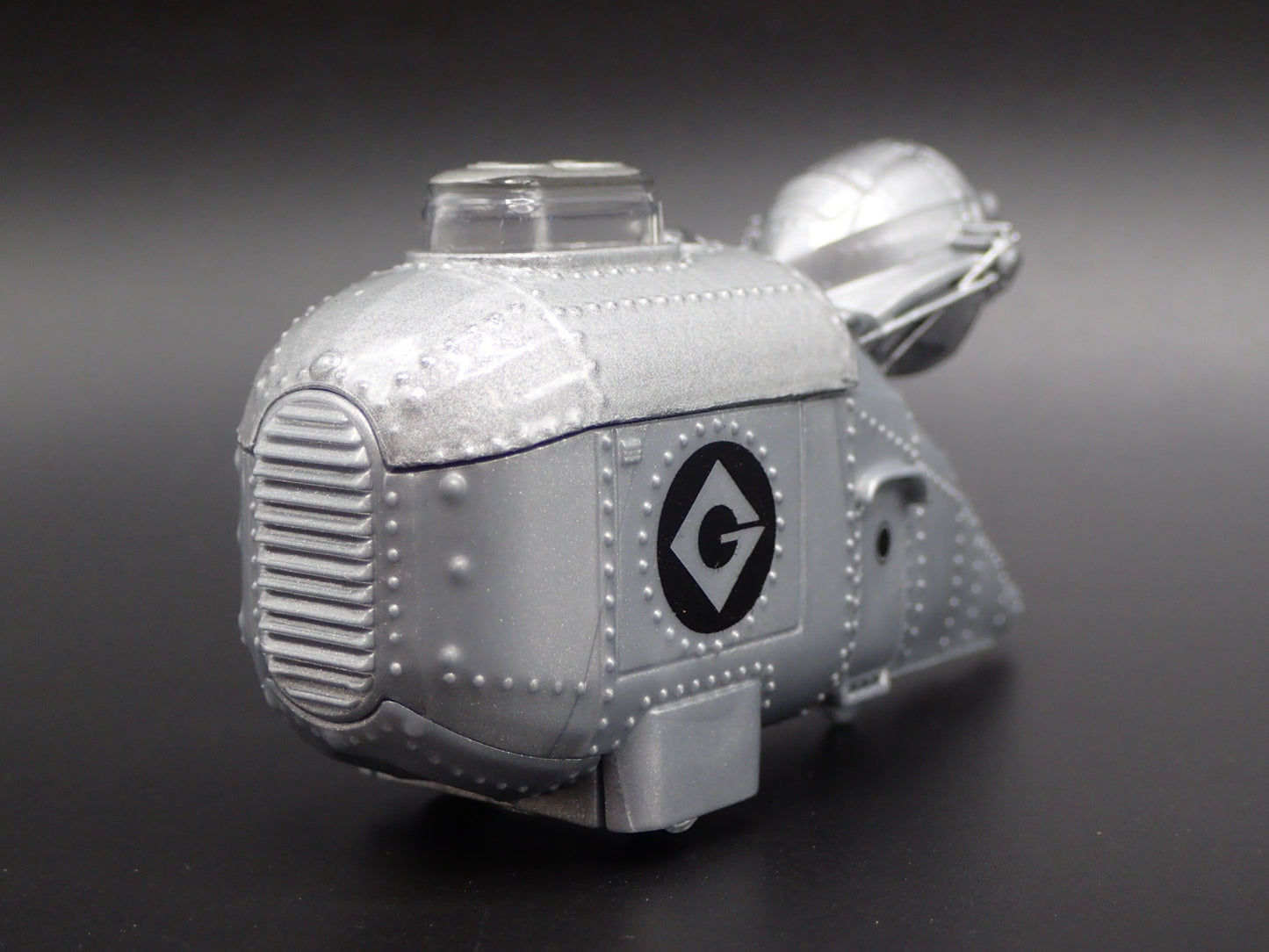 GRUMOBILE DESPICABLE ME SHIP 1/64 SCALE COLLECTIBLE DIORAMA DIECAST MODEL CAR