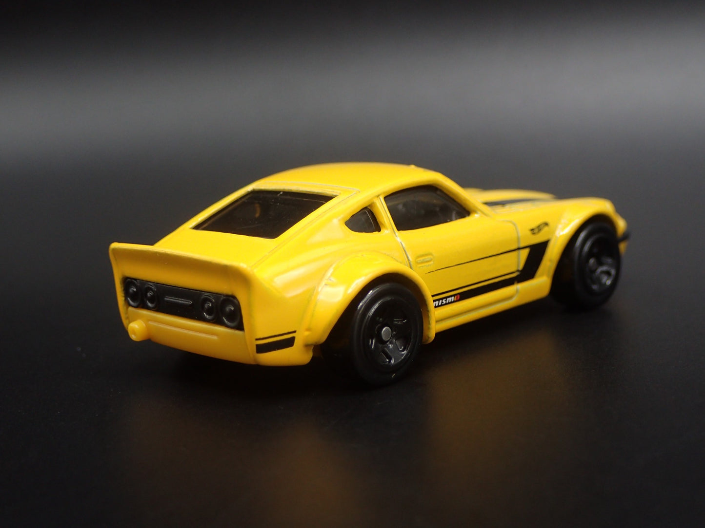 1970-1973 NISSAN FAIRLADY Z 240Z NISMO JDM 1/64 SCALE DIORAMA DIECAST MODEL CAR