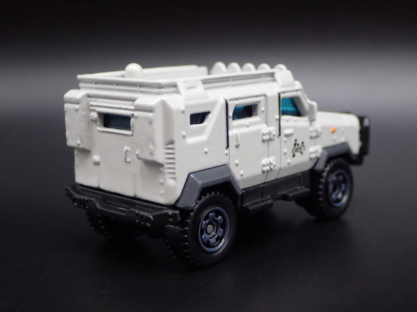 2010 10 TEXTRON TIGER INGEN ARMORED JURASSIC WORLD 1:64 SCALE DIECAST MODEL CAR