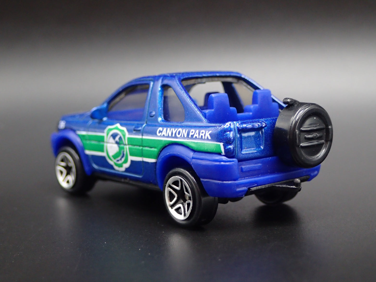 1997-2006 LAND ROVER FREELANDER CANYON PARK 1/64 SCALE DIORAMA DIECAST MODEL CAR