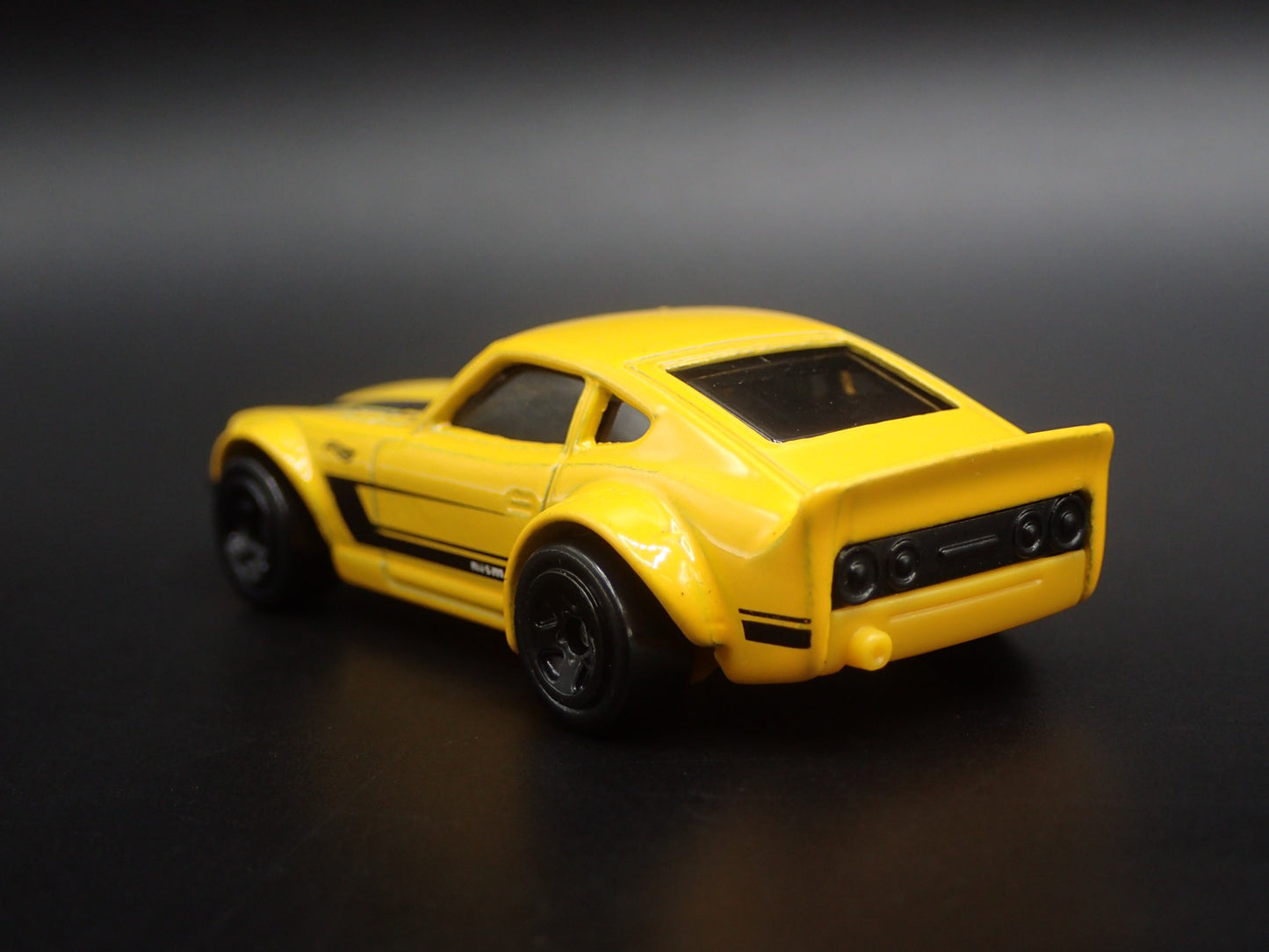 1970-1973 NISSAN FAIRLADY Z 240Z NISMO JDM 1/64 SCALE DIORAMA DIECAST MODEL CAR