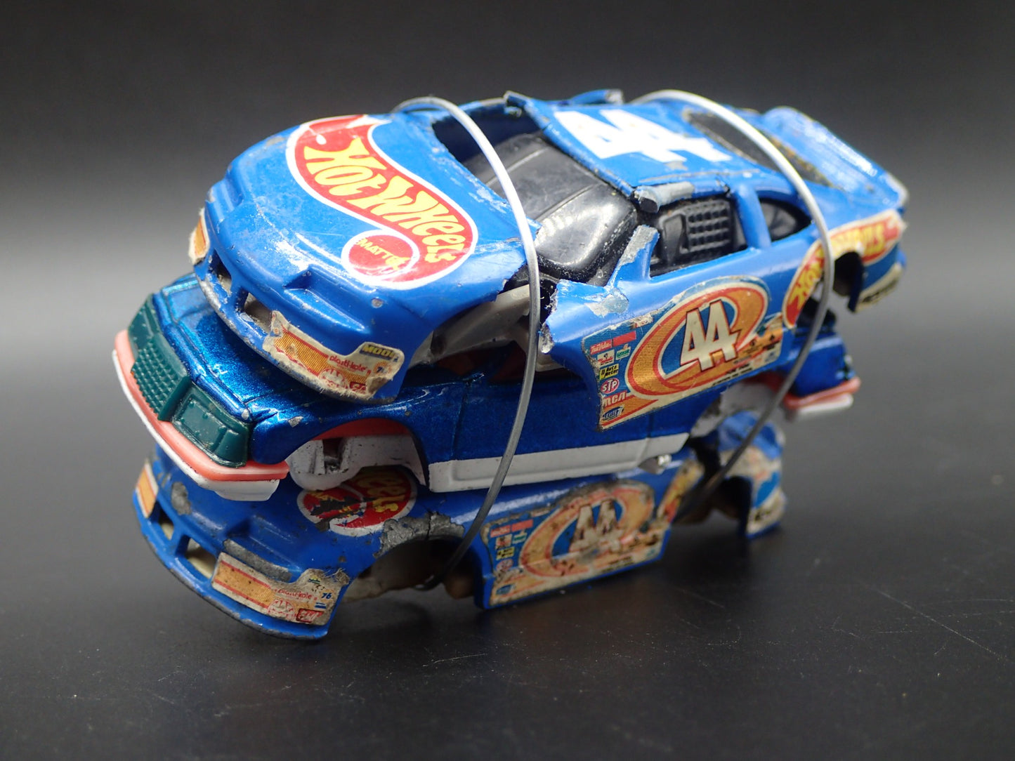 VINTAGE NASCAR 3 CARS CRUSHED ON A FLATBED TRAILER 1:64 SCALE DIECAST MODEL CAR