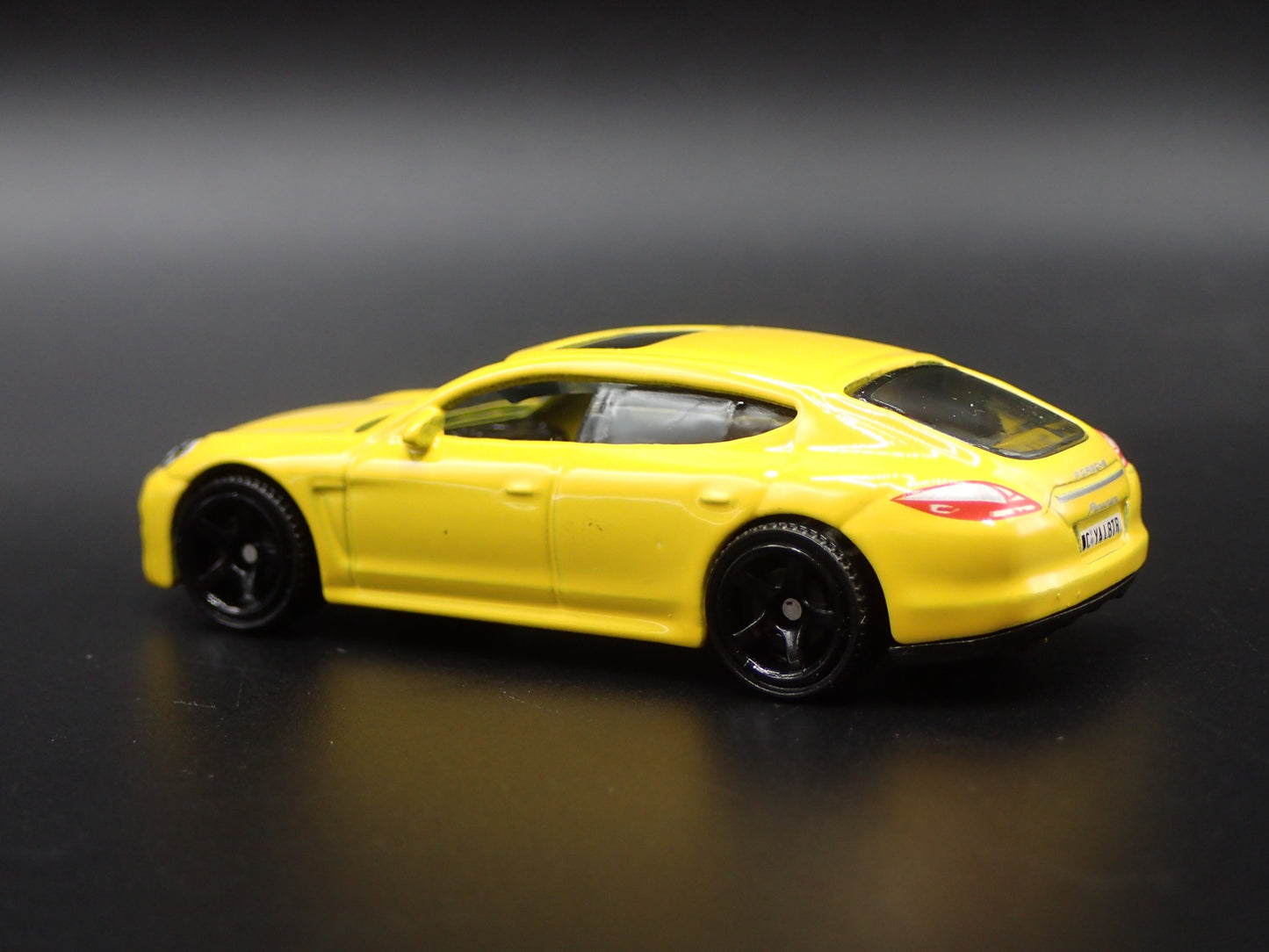 2009-2016 PORSCHE PANAMERA RARE 1:64 SCALE COLLECTIBLE DIORAMA DIECAST MODEL CAR