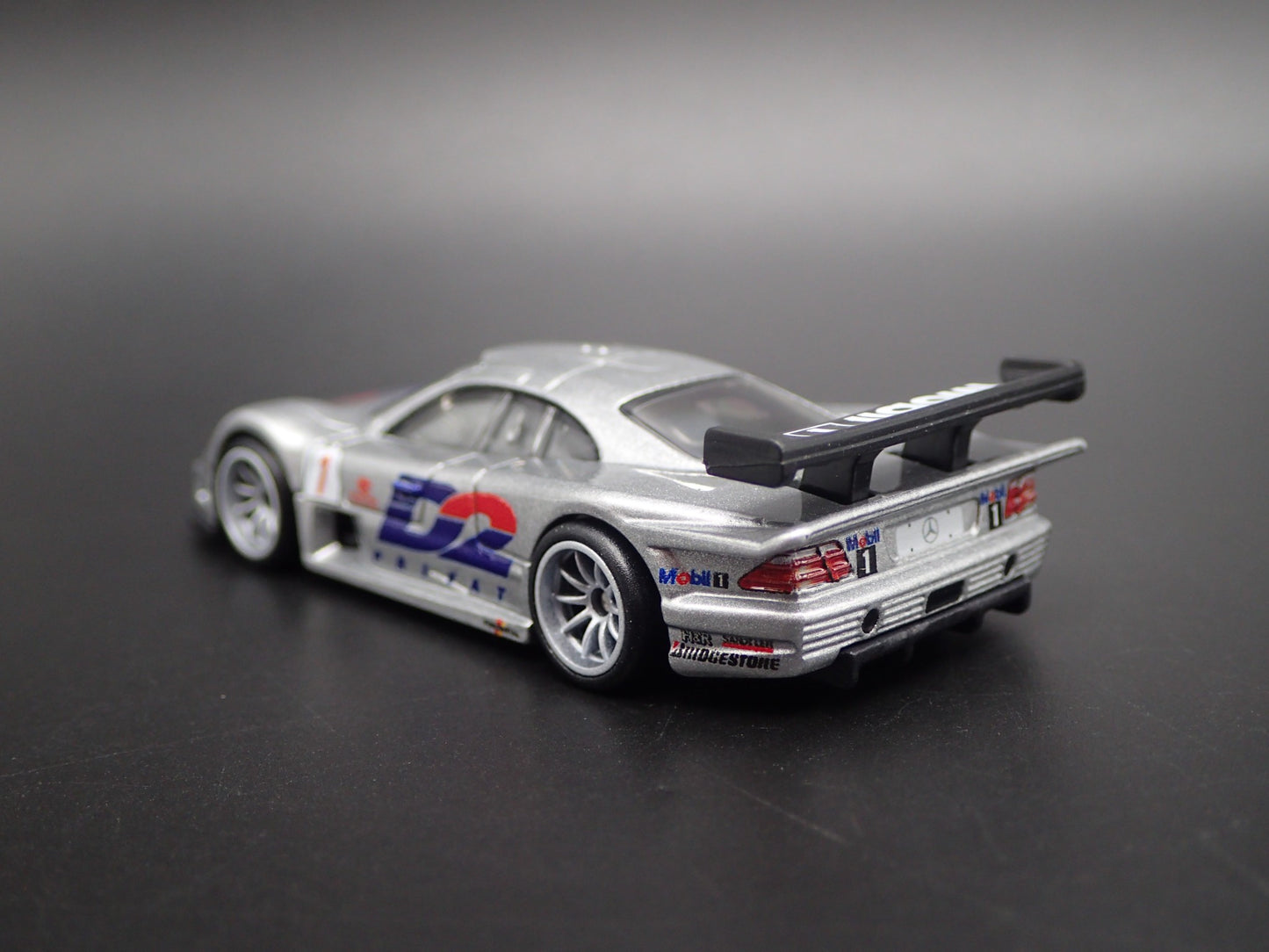 MERCEDES-BENZ CLK-GTR RACE CAR 1:64 SCALE COLLECTIBLE DIORAMA DIECAST MODEL CAR