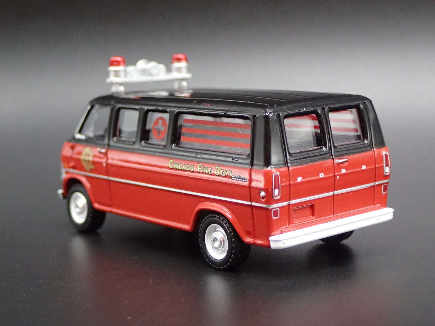 1969 FORD CLUB WAGON VAN AMBULANCE CHICAGO FIRE DEP 1:64 SCALE DIECAST MODEL CAR