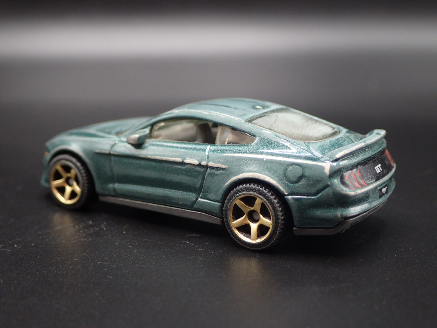 2019 19 FORD MUSTANG COUPE RACE WORN WRECK 1/64 SCALE DIORAMA DIECAST MODEL CAR