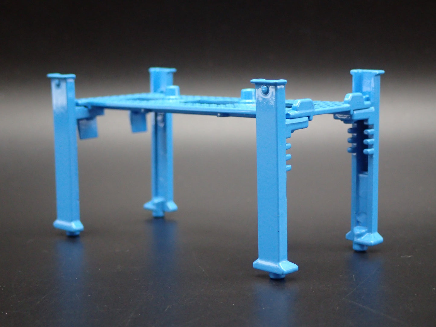 DODGE A100 1:64 SCALE AUTO SHOP MECHANIC GARAGE 4 POST CAR LIFT DIECAST MODEL