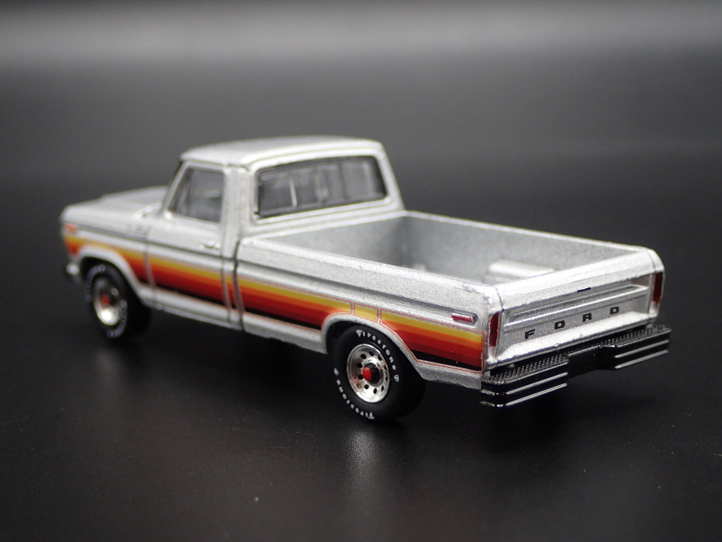 1977 77 FORD F150 LONG BED PICKUP TRUCK 1/64 SCALE DIORAMA DIECAST MODEL CAR