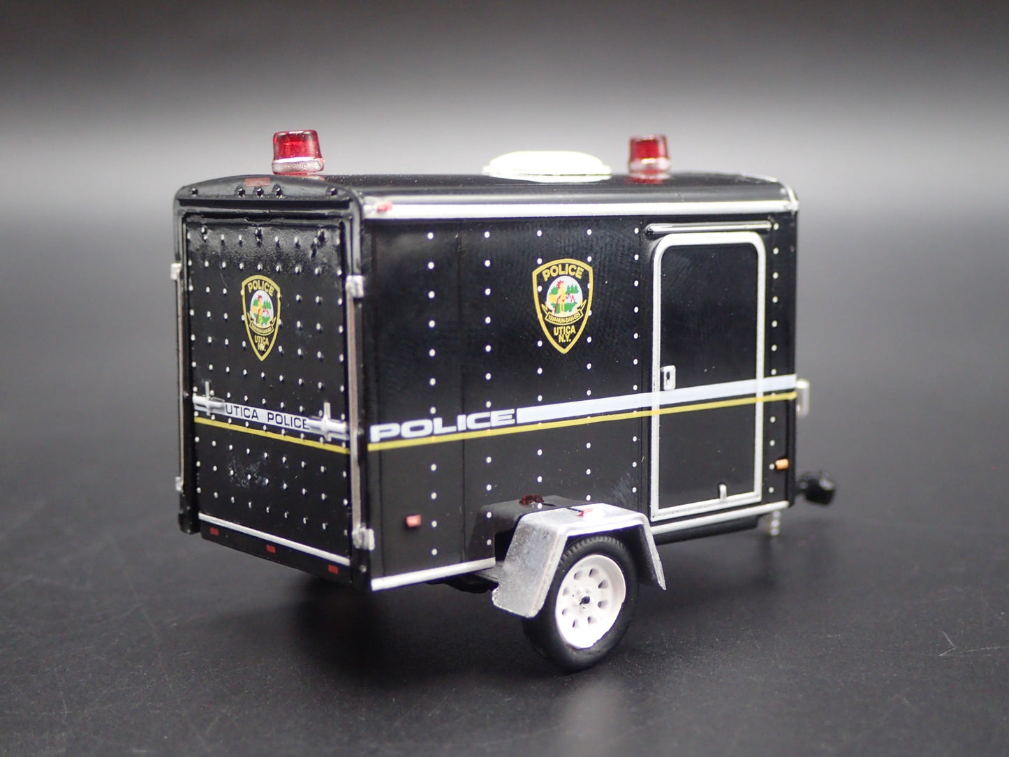 UTICA, NEW YORK POLICE DEPT SMALL CARGO TRAILER 1:64 SCALE DIORAMA MODEL CAR