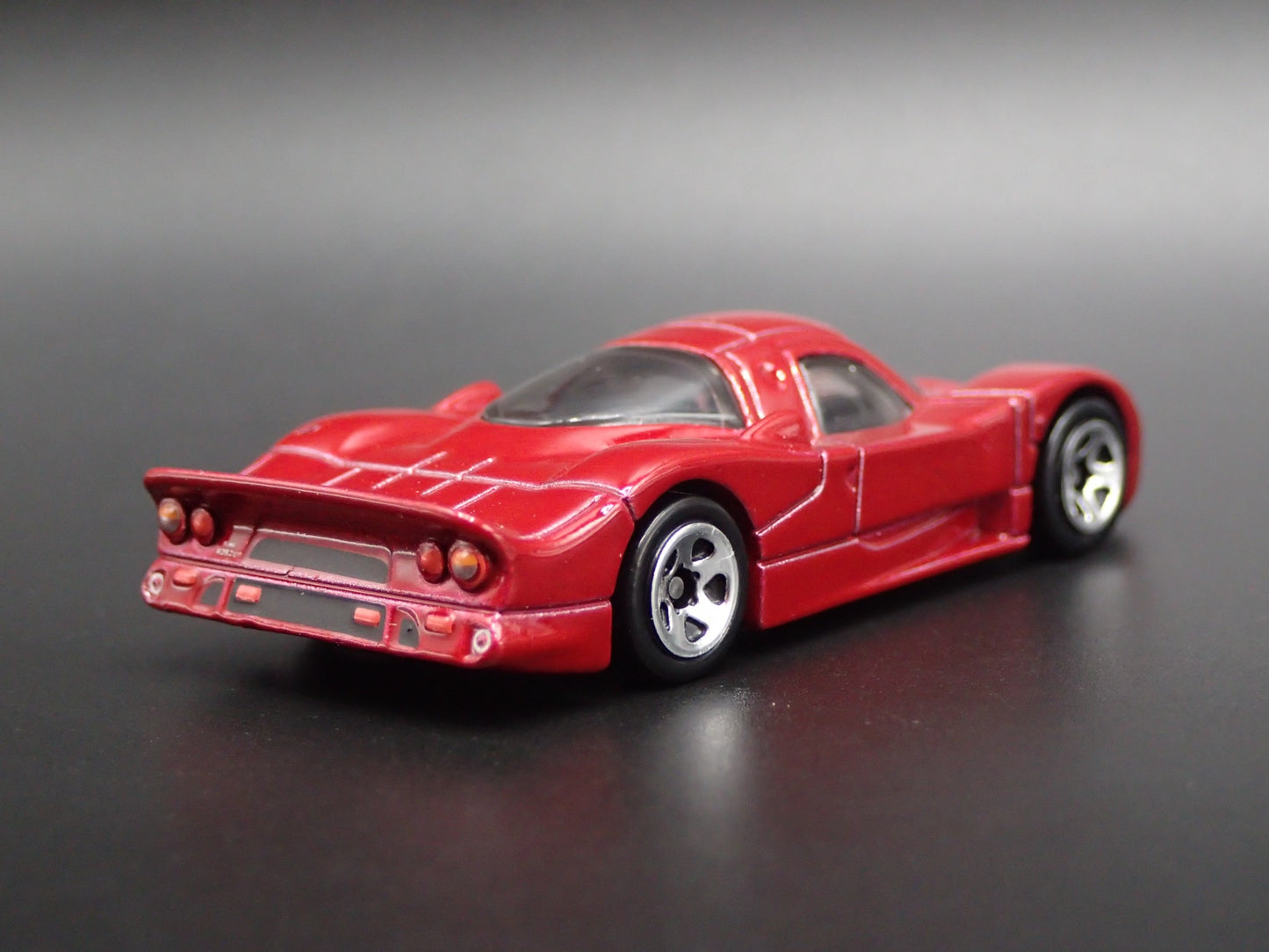 1997 NISSAN R390 GT1 RACE CAR 1:64 SCALE COLLECTIBLE DIORAMA DIECAST MODEL CAR