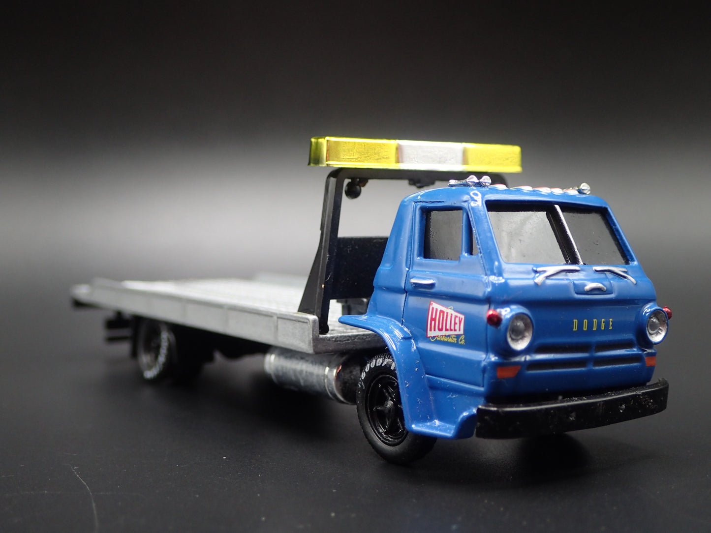 1970 70 DODGE L600 COE FLATBED RAMP TRUCK HOLLEY 1:64 SCALE DIECAST MODEL CAR