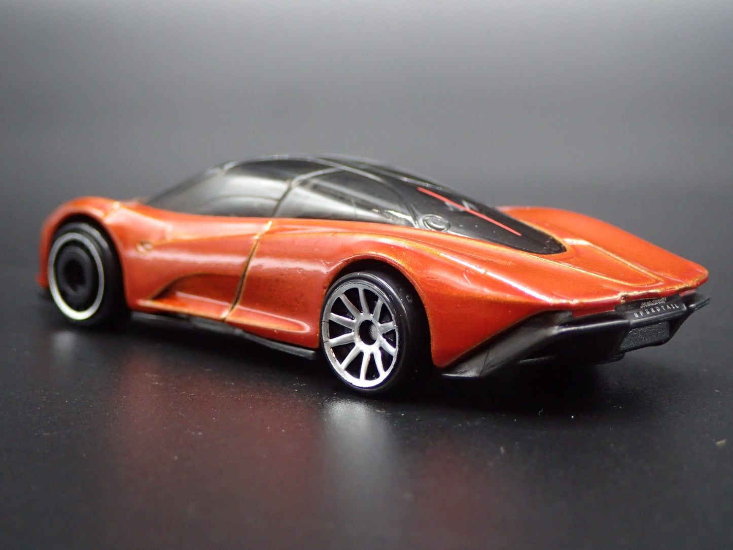 2020 20 MCLAREN SPEEDTAIL SUPER CAR ORANGE 1:64 SCALE DIORAMA DIECAST MODEL CAR
