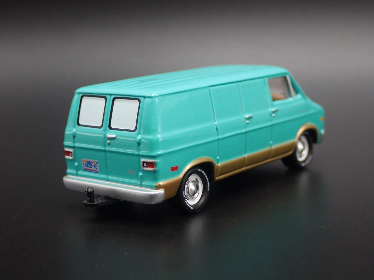 1976 76 DODGE TRADESMAN VAN WITH HITCH 1/64 SCALE COLLECTIBLE DIECAST MODEL CAR