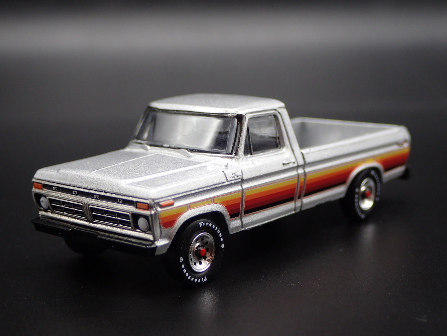 1977 77 FORD F150 LONG BED PICKUP TRUCK 1/64 SCALE DIORAMA DIECAST MODEL CAR