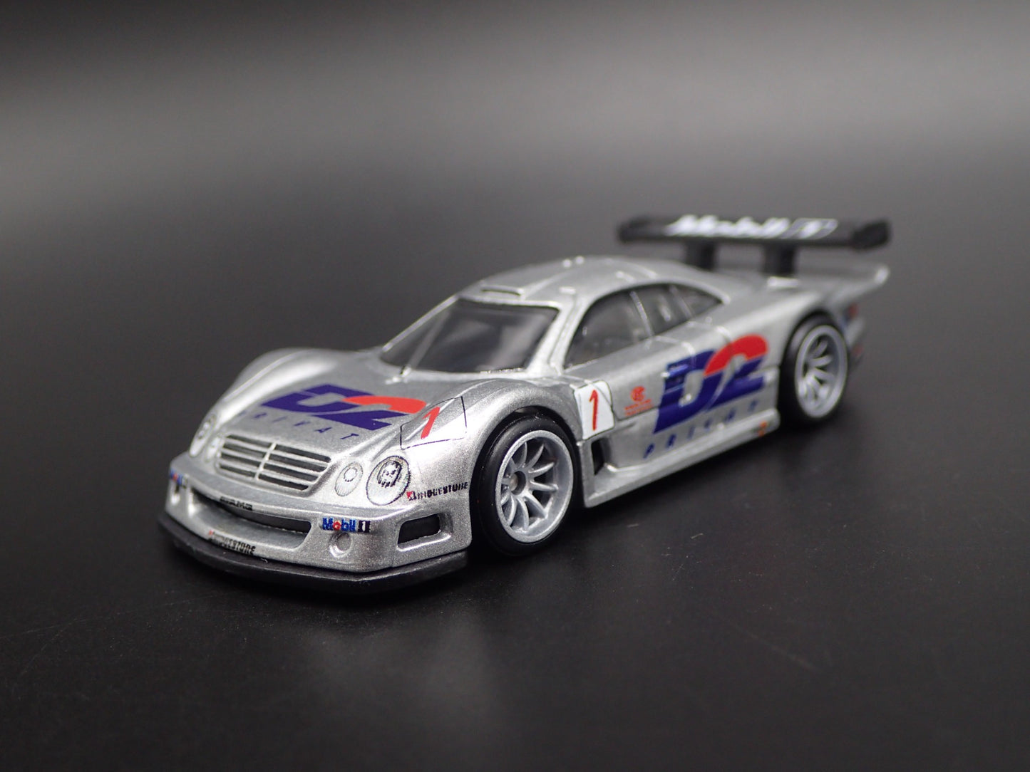 MERCEDES-BENZ CLK-GTR RACE CAR 1:64 SCALE COLLECTIBLE DIORAMA DIECAST MODEL CAR