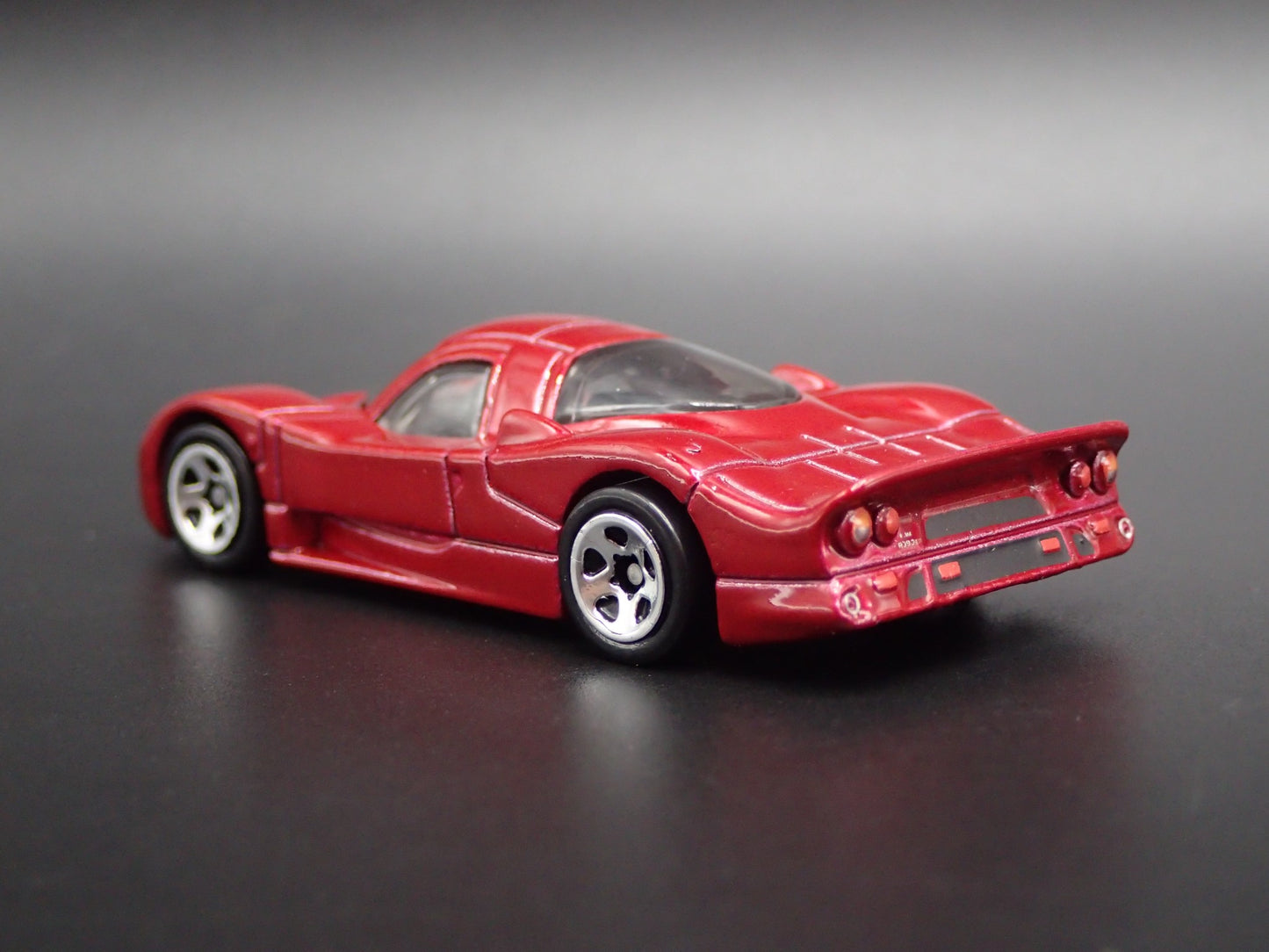 1997 NISSAN R390 GT1 RACE CAR 1:64 SCALE COLLECTIBLE DIORAMA DIECAST MODEL CAR