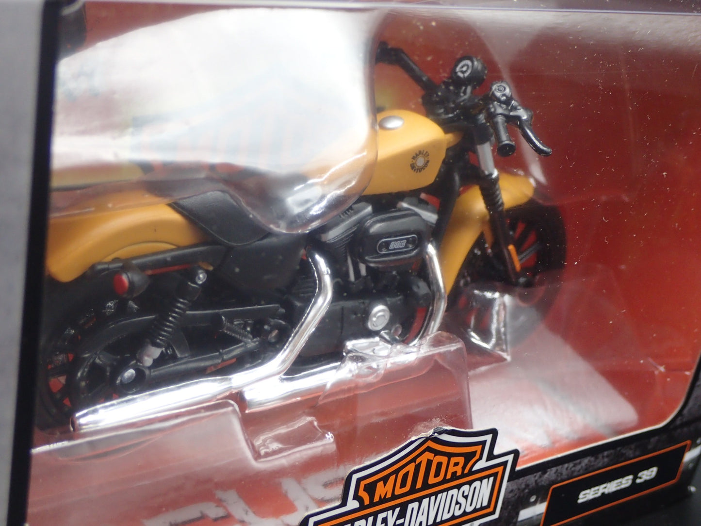 2014 14 SPORTSTER IRON 883 HARLEY DAVIDSON MOTORCYCLE MAISTO SERIES 39 1/18 BIKE