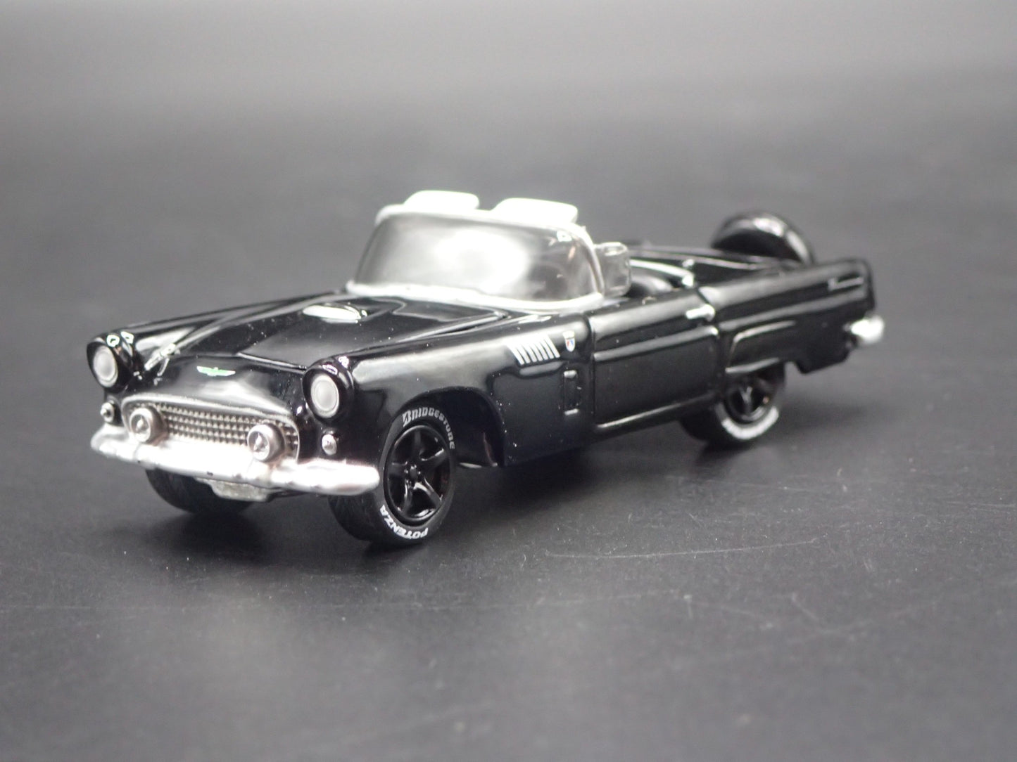 1956 56 FORD THUNDERBIRD TBIRD CONVERTIBLE 1:64 SCALE DIORAMA DIECAST MODEL CAR