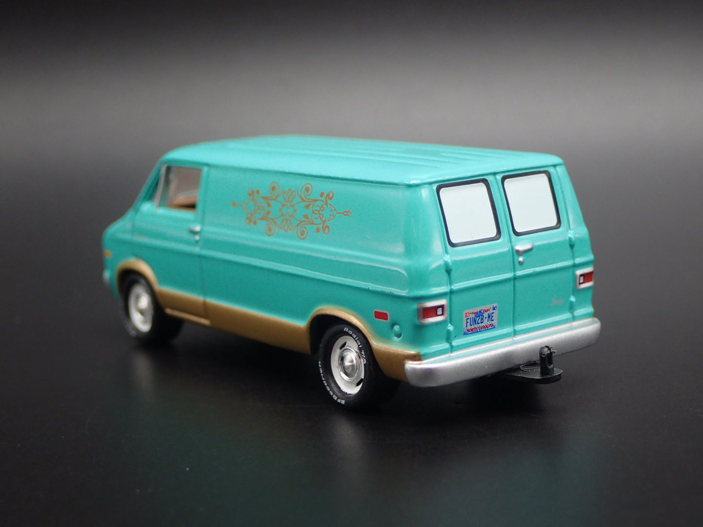 1976 76 DODGE TRADESMAN VAN WITH HITCH 1/64 SCALE COLLECTIBLE DIECAST MODEL CAR