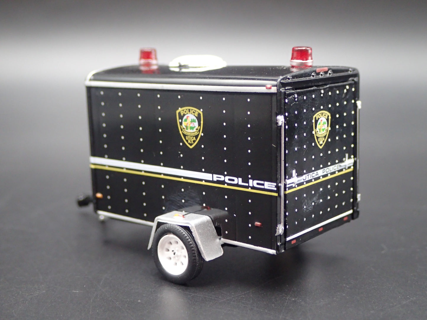 UTICA, NEW YORK POLICE DEPT SMALL CARGO TRAILER 1:64 SCALE DIORAMA MODEL CAR