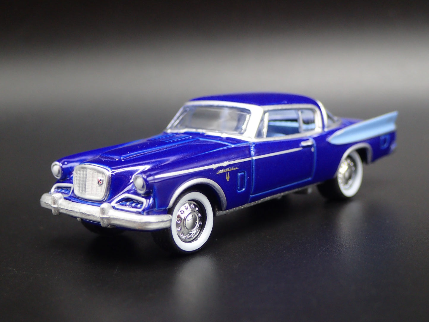 1957 57 STUDEBAKER GOLDEN HAWK 1:64 SCALE COLLECTIBLE DIORAMA DIECAST MODEL CAR